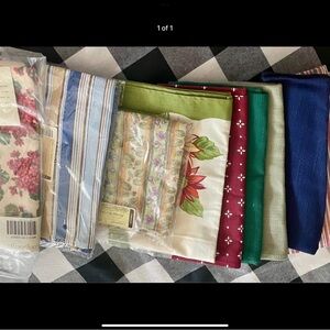 Longaberger Assorted Napkins, set of 14. Unopened or display pieces. New